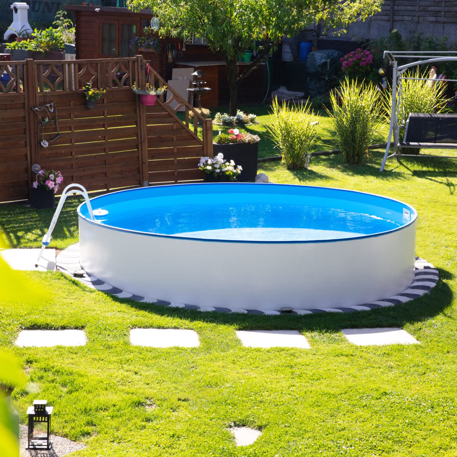Steinbach Stahlwandpool New Splasher Secure – 011002 – Ø 350 x 90 m – Runder Pool in Weiß und blauer Innenfolie für bis zu 7.800 l Wasserinhalt – Mit Einhänge-Kartuschenfilteranlage und Leiter